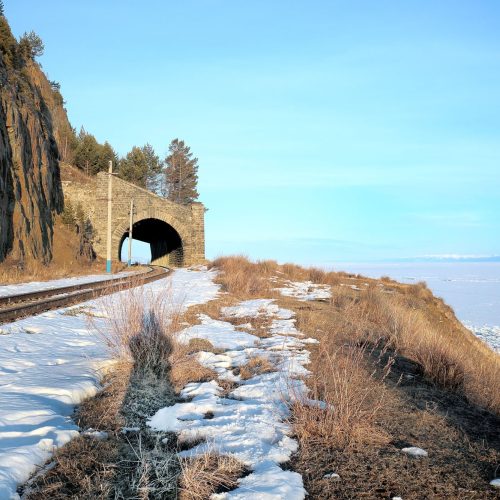 1623795877_15-oir_mobi-p-chertov-most-baikal-priroda-krasivo-foto-19